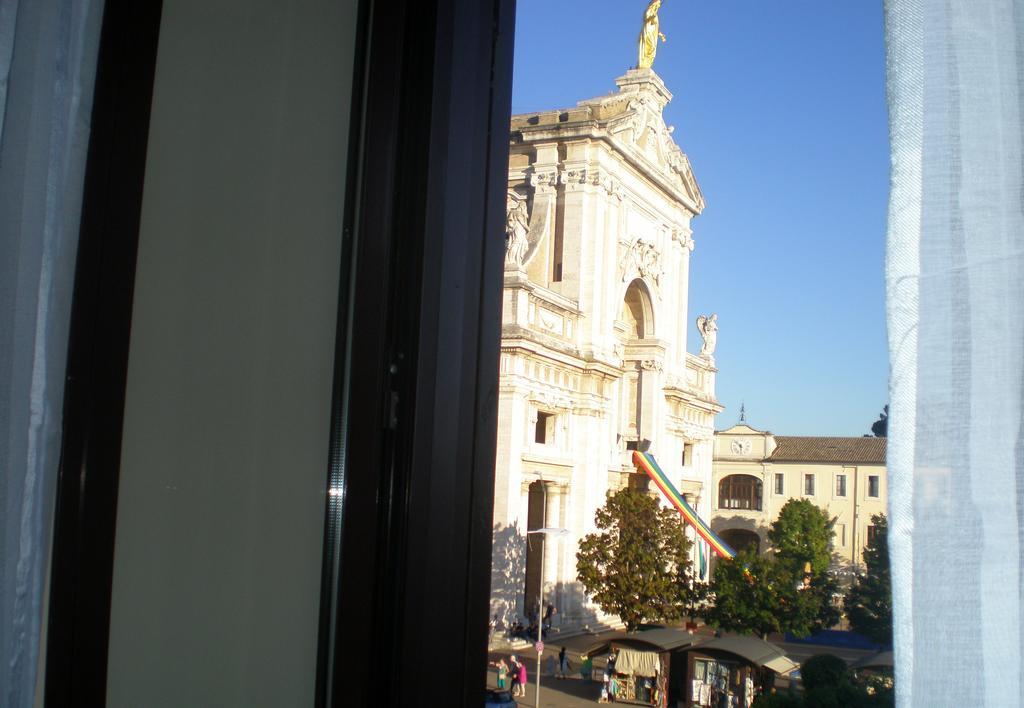 Piazza Degli Angeli Ξενοδοχείο Ασίζη Δωμάτιο φωτογραφία