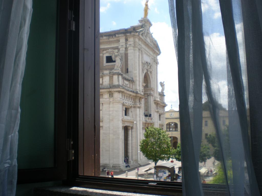 Piazza Degli Angeli Ξενοδοχείο Ασίζη Δωμάτιο φωτογραφία